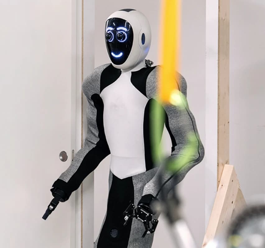 EVE thumbnail 6